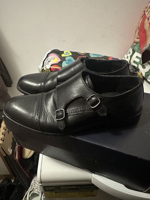 Vand pantofi barbatesti
