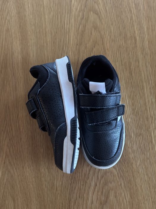 Маратонки Adidas 26 номер