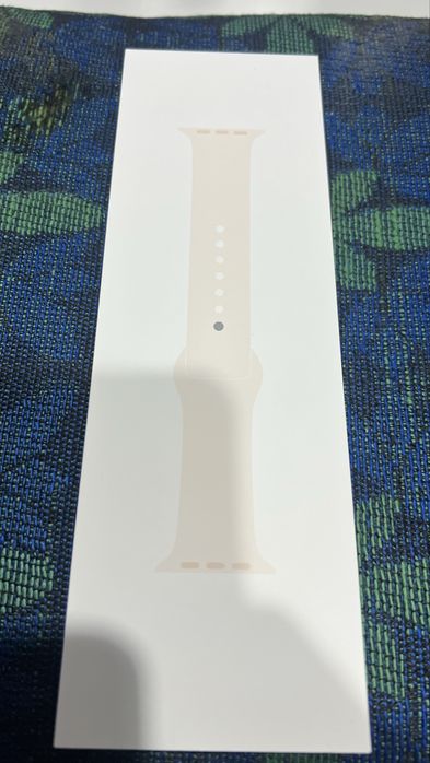 Чисто нова ,запечатана оригинална, Apple watch Sport loop каишка.