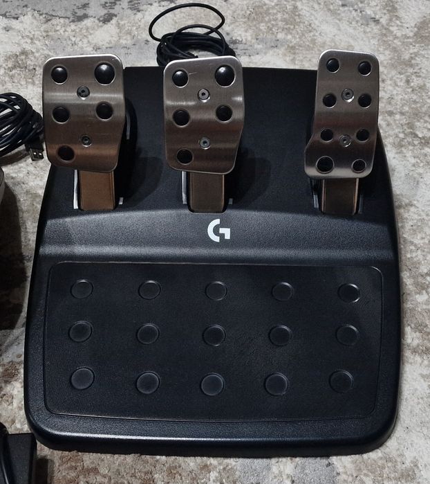Vând Logitech G923