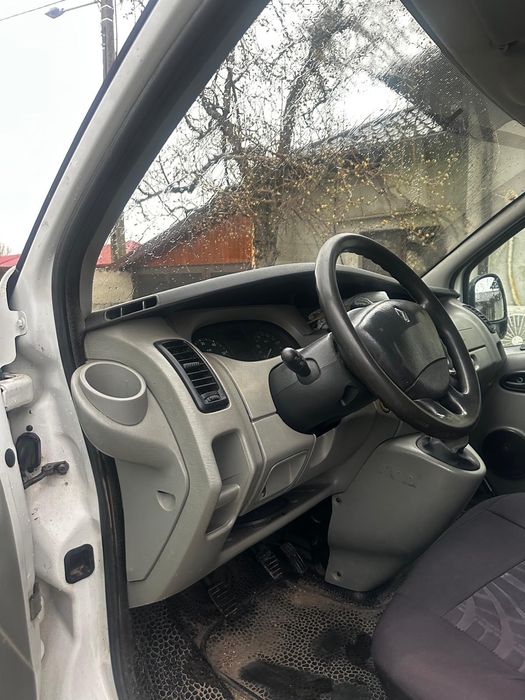 Vând Renault trafic