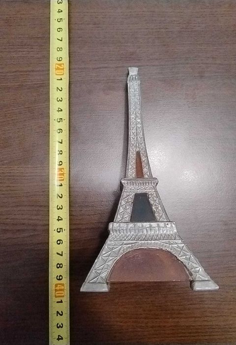 Turnul Eiffel-machetă, din plumb, comunism, de decor, 20 cm