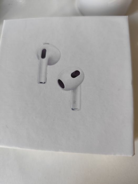 AirPods original made in Dubai