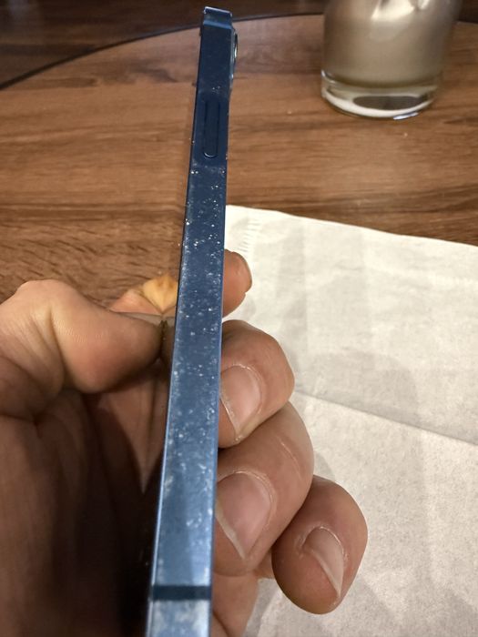 продавам iphone 13 blue