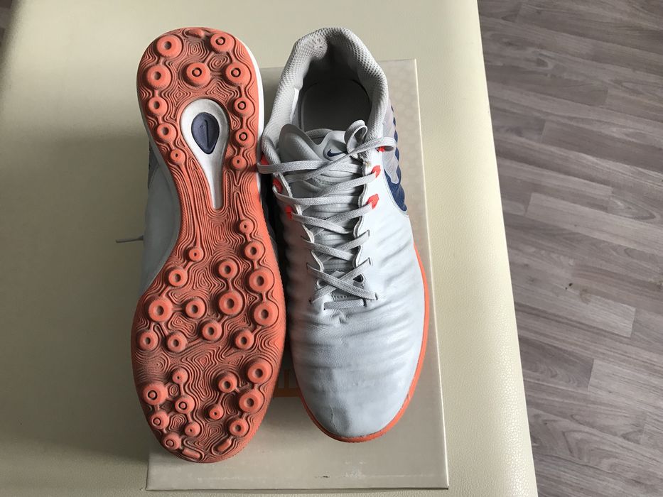 бутсы,лампа, доска