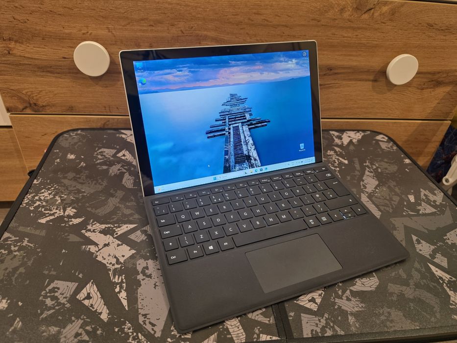 Microsoft Surface Pro 7 / i5-10th / 8GB Ram / 128 SSD