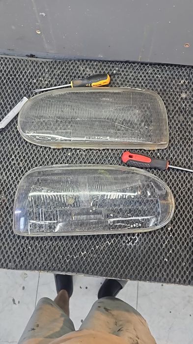 Продам стекло фары