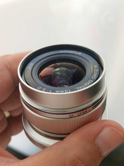 Obiectiv Olympus 12mm f/2.0 MFT – Argintiu, stare bună + filtru Black Diffusion 1/8 (Bonus)