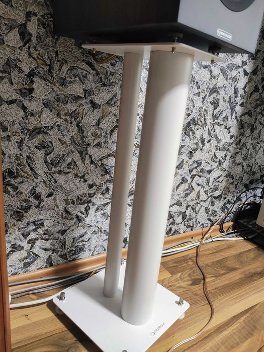 Monitor Audio bronz 100 плюс стойки NorStone.