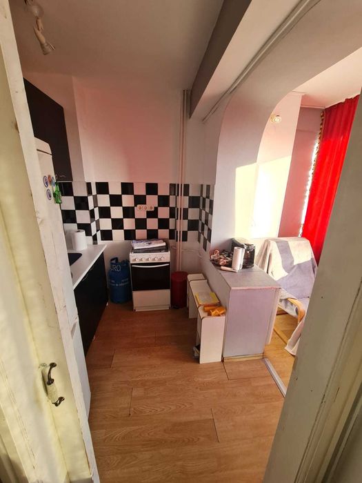 Inchiriez apartament o camera zona centrala