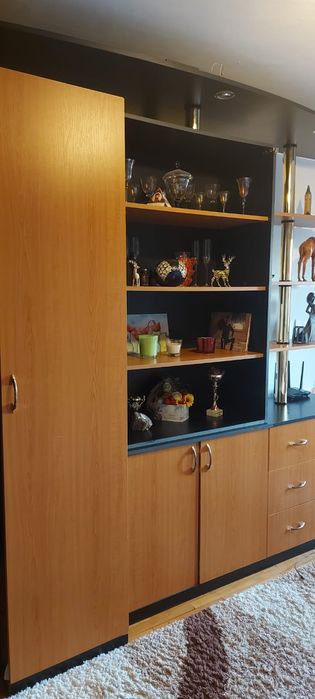 Mobilă living pe doi pereți