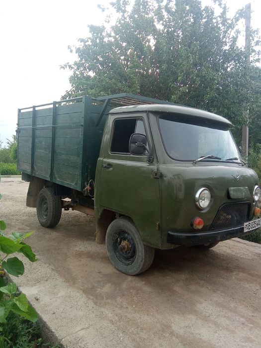 Yuk mashinasi Uaz sotiladi