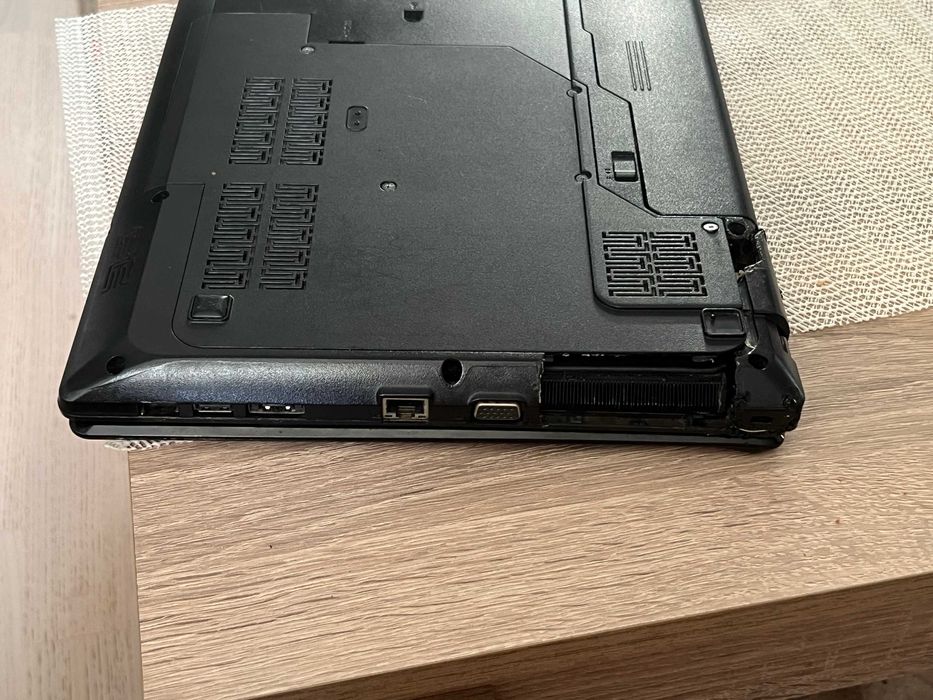 Laptop Lenovo G570 Intel i5 4GB RAM 250GB HDD Windows 7 defect