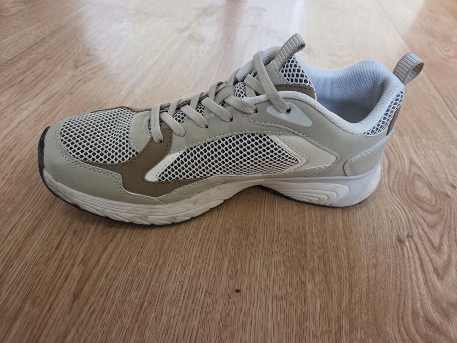 Дамски маратонки 41 номер,уголемени