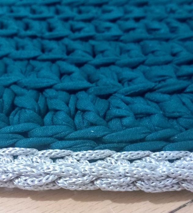 Ръчно изплетен килим