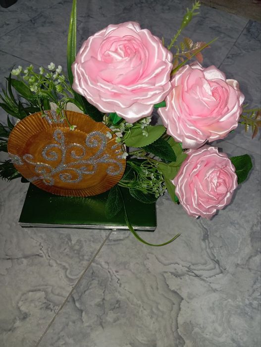 Продаю цветы сделано из атласных лент