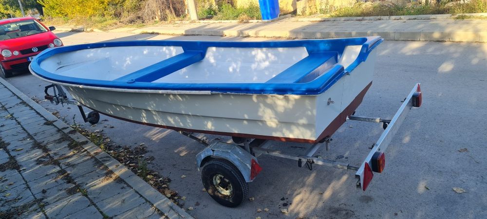 Пласмасова лодка 4м нов внос
