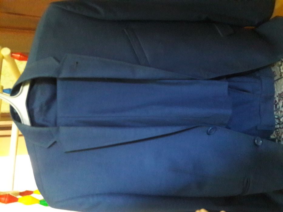 Костюм продам...