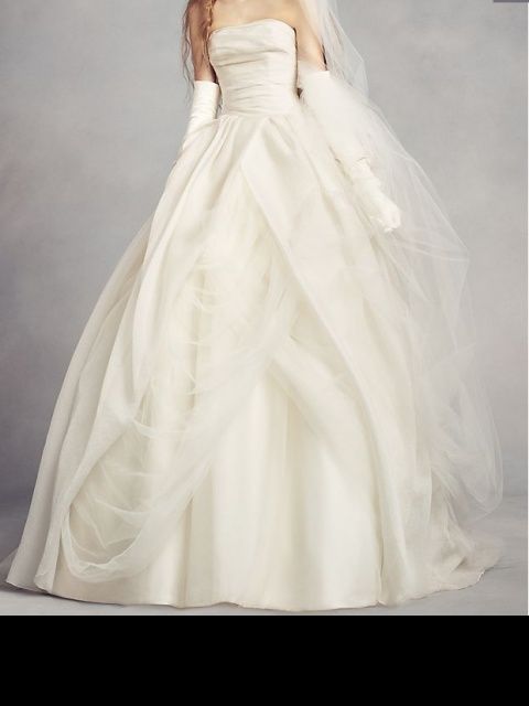 Vera Wang (Вера Уонг) уникална дизайнерска сватбена рокля с шлейф