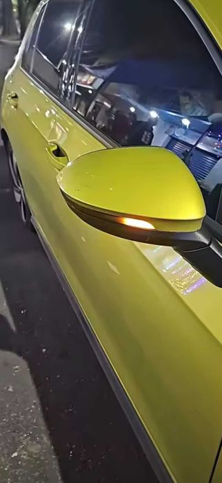 Динамични бягащи мигачи за огледалата за VW Golf Голф черни жълти