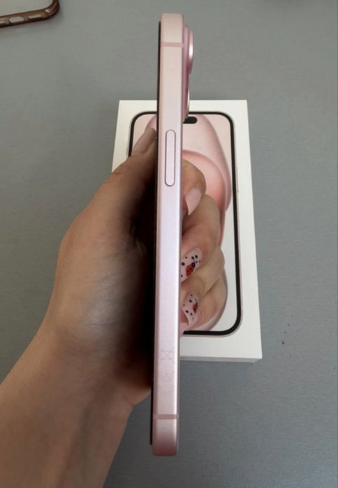 Iphone 15, culoare roz, 128 GB