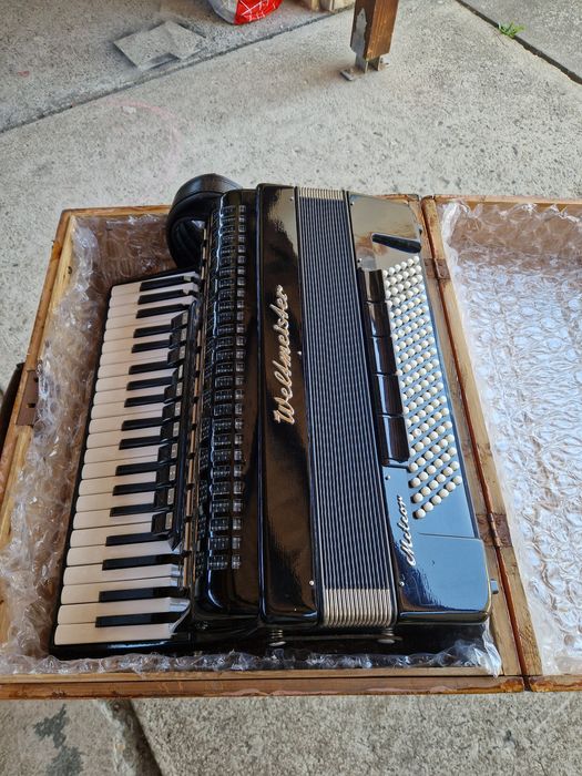 Антикварен акордеон Veltmaister Meteor 120 баса