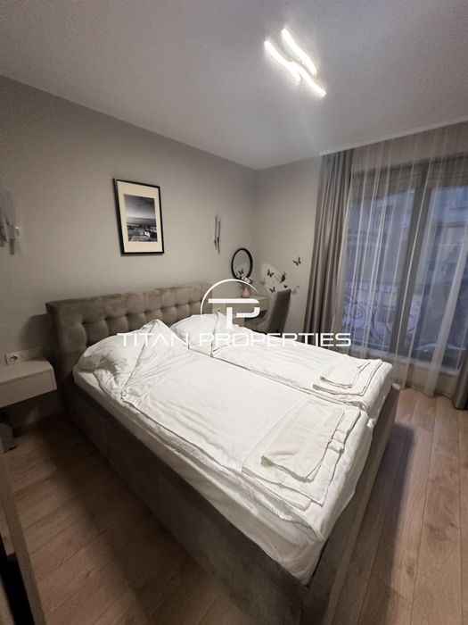 Дава се под наем Тристаен апартамент в Варна, Център - 120 кв.м за 1500 € - Снимка #9