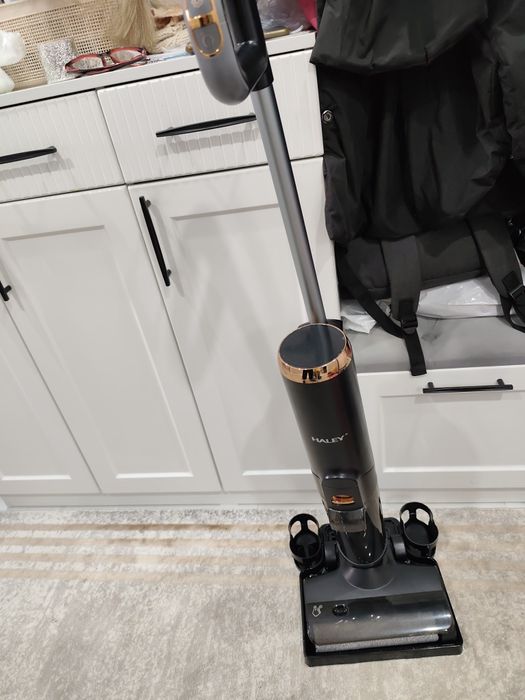 Продам вертикальный пылесос 2в1