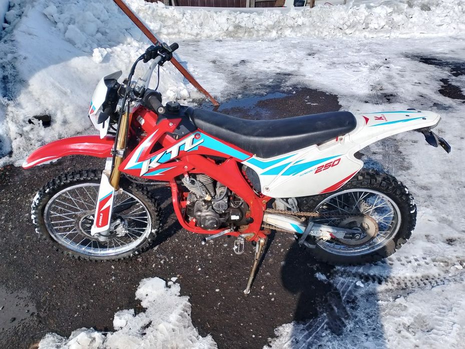 Продам эндуро 250куб