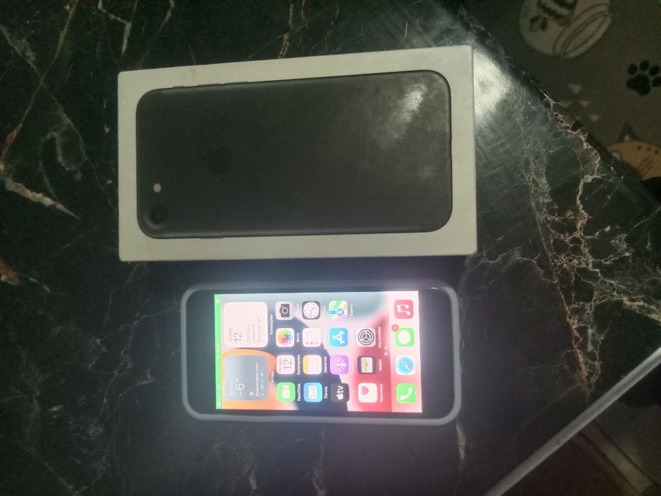 Продам Айфон 7 32гб