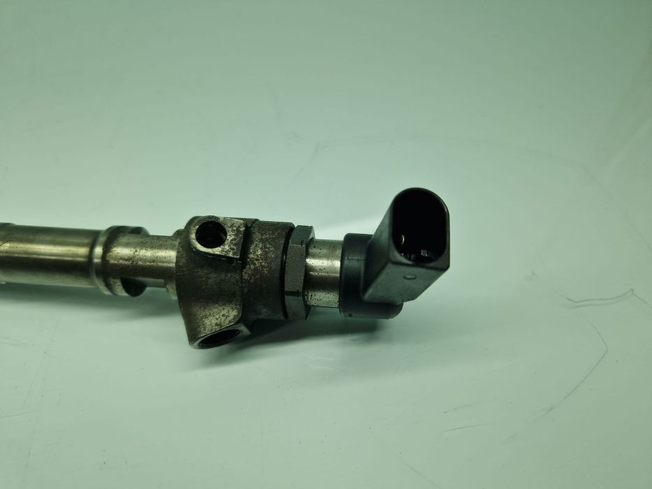 Injector Volkswagen Golf 6 (5K1) [Fabr 2009-2013] 03L130277B 1.6 TDI C