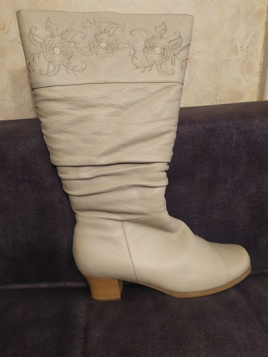 Зимние женские сапоги