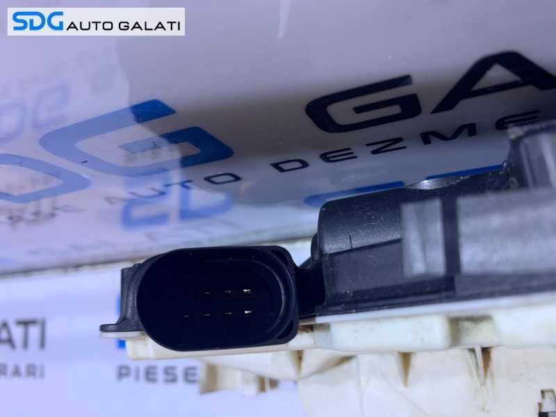 Broasca Incuietoare cu 7 Pini la Mufa Usa Portiera Dreapta Fata VW Scirocco 2009 - 2014 Cod 5N2837016A 5N2837016C