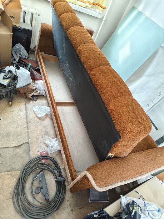 Продаётся диван.