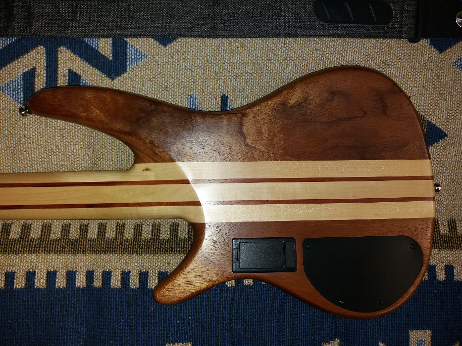 Продаётся бас-гитара Ibanez SR-1005 Prestige.