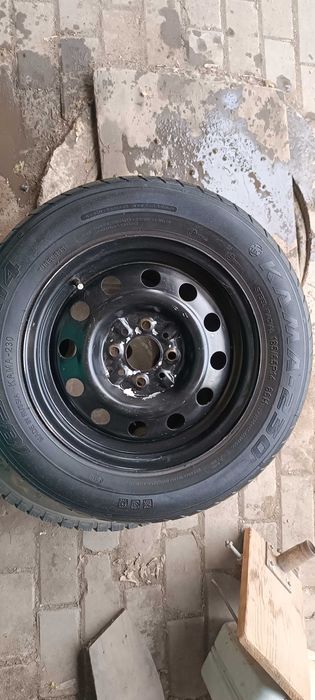 автошина с диском.