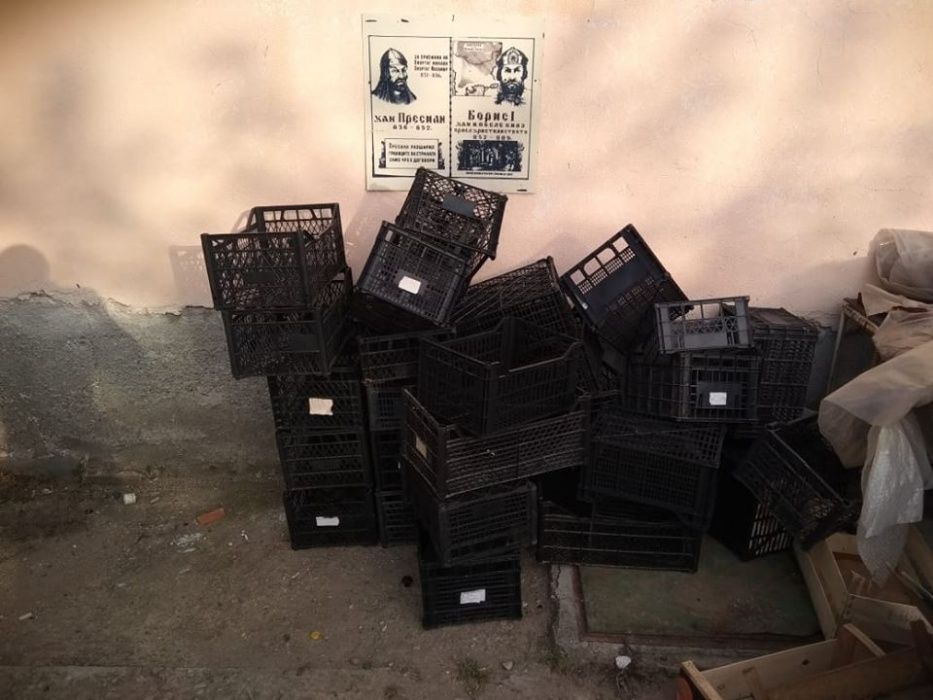 Продавам пластмасови и картонени касетки