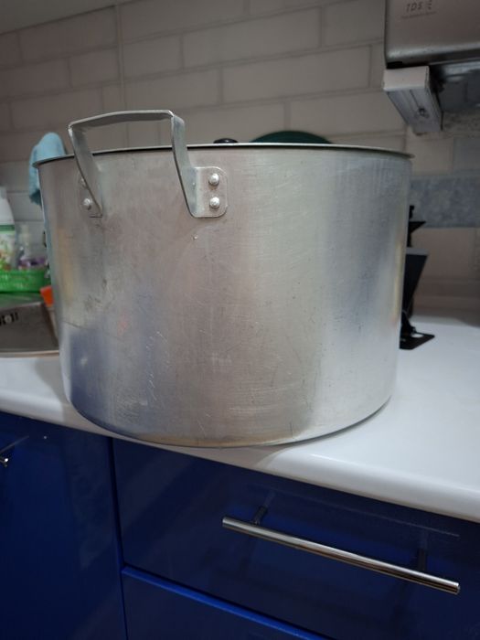 Кастюля продам .