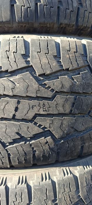 Продам резину на джип nokian