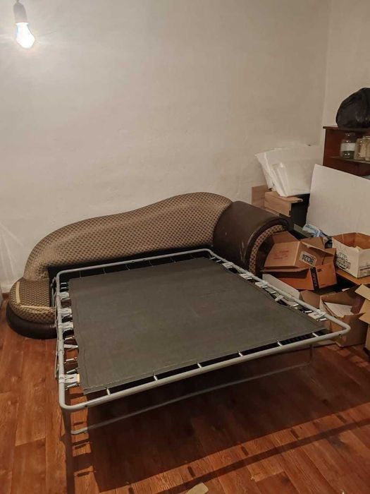 Большая диван-раскладушка, модем