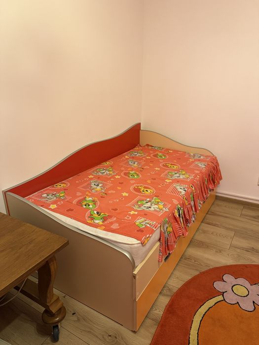 Vând mobilă pentru tineret