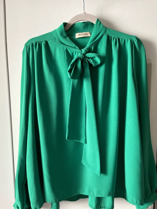 Costum cu pantalon de vanzare