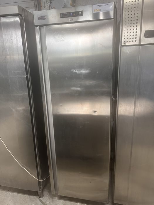 Професионален хладилник/ хладилен шкаф