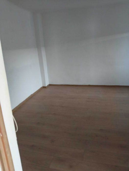 Casă de închiriat în Cluj pe Calea Mănăștur între Fabrica de bere și Luk Oil. Acces direct din stradă sau din curte. Două locuri de parcare.