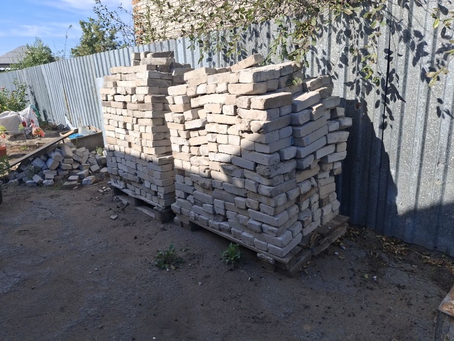 Продам кирпичи б/у, белый селикатный