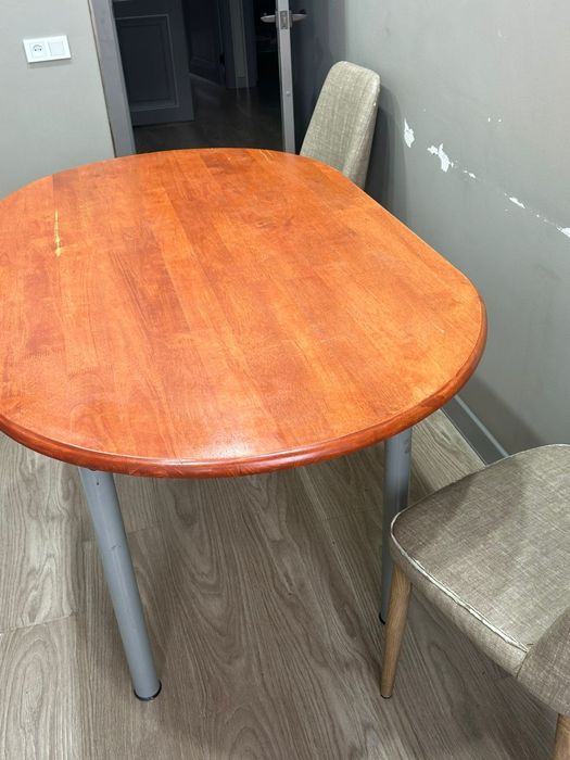 Стол овалный в хорошем состояни