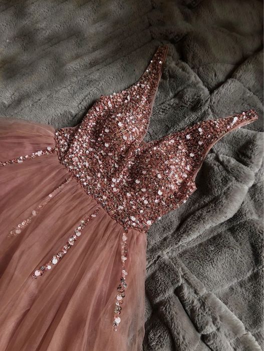 Официална рокля