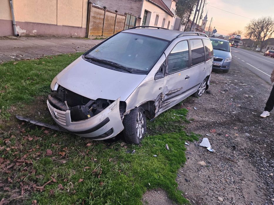 Dezmembrez vw sharan 1.9