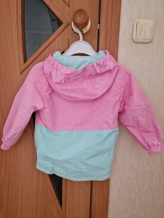 Продам ветровку на девочку