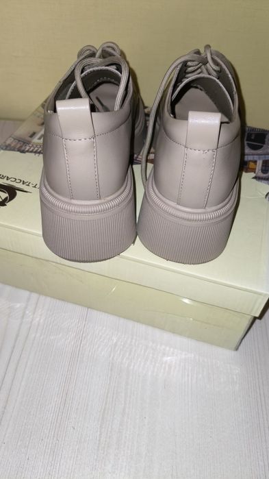 Осенние ботинки на женщину